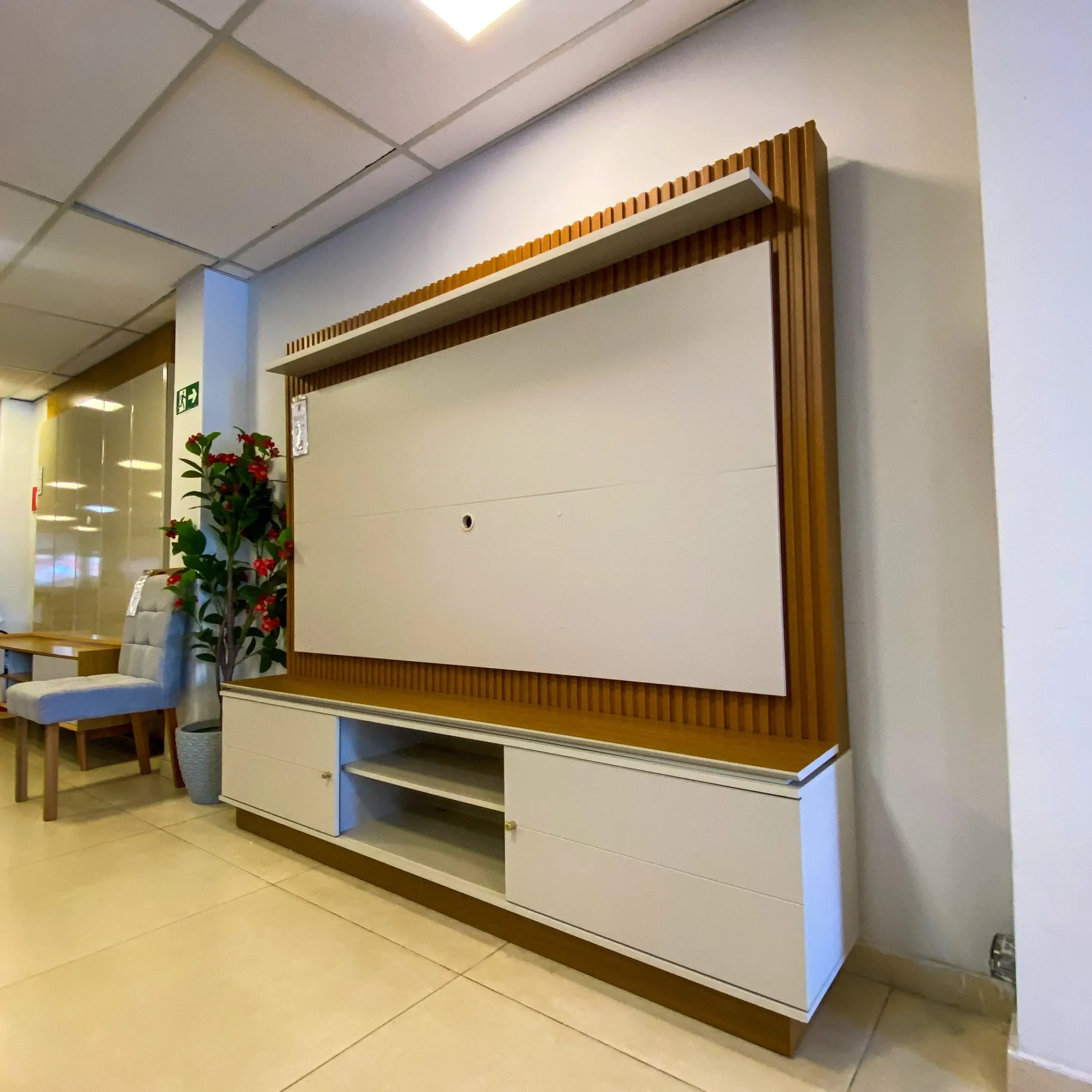 Estante Guararapes para Tv Até 75 Polegadas Ripado com Led 2 Portas Linea - Imagem 3
