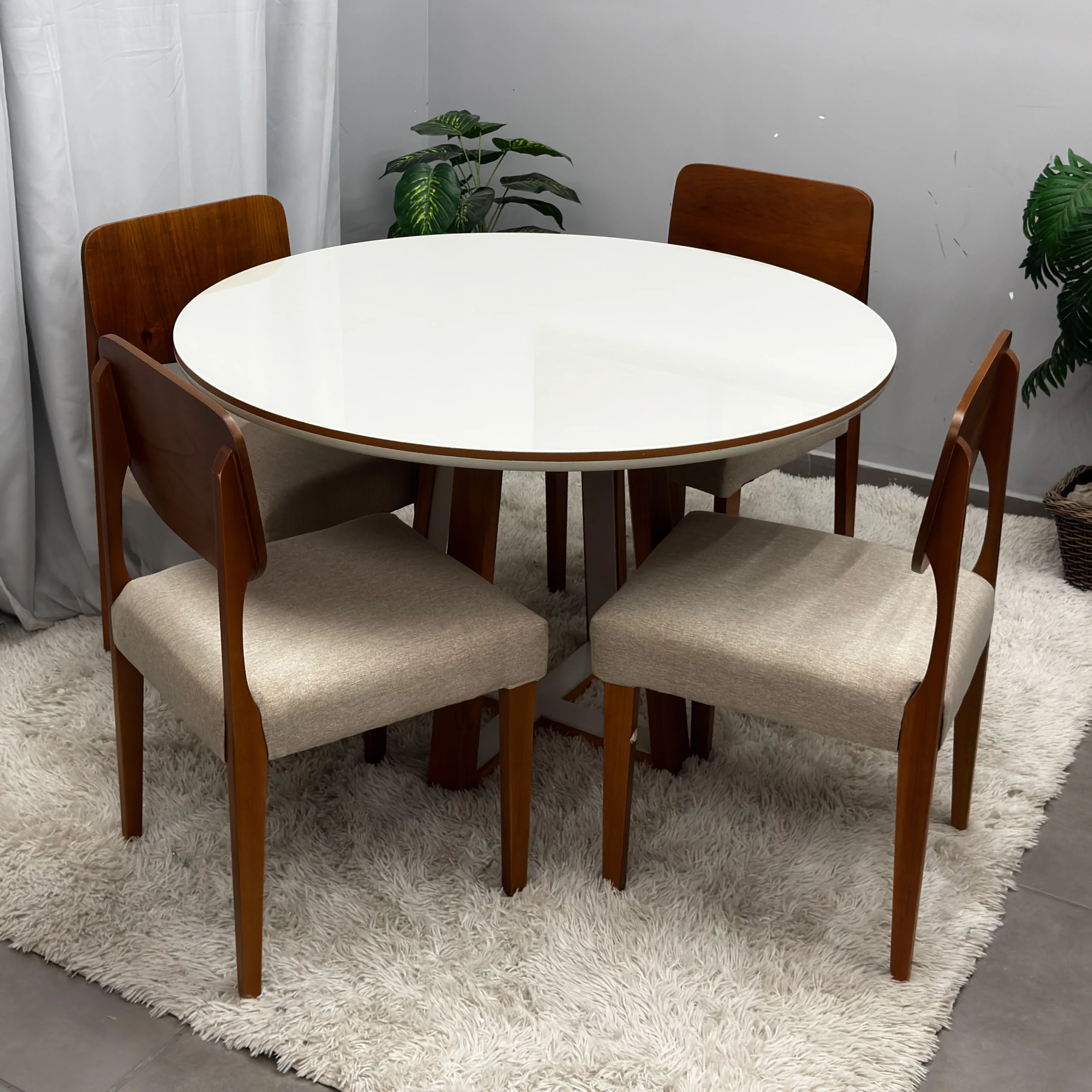 Mesa de Jantar Atlanta 100cm Redonda com Vidro e 4 Cadeiras Barcelona em Linho Madeira Minas Plac - Imagem 3