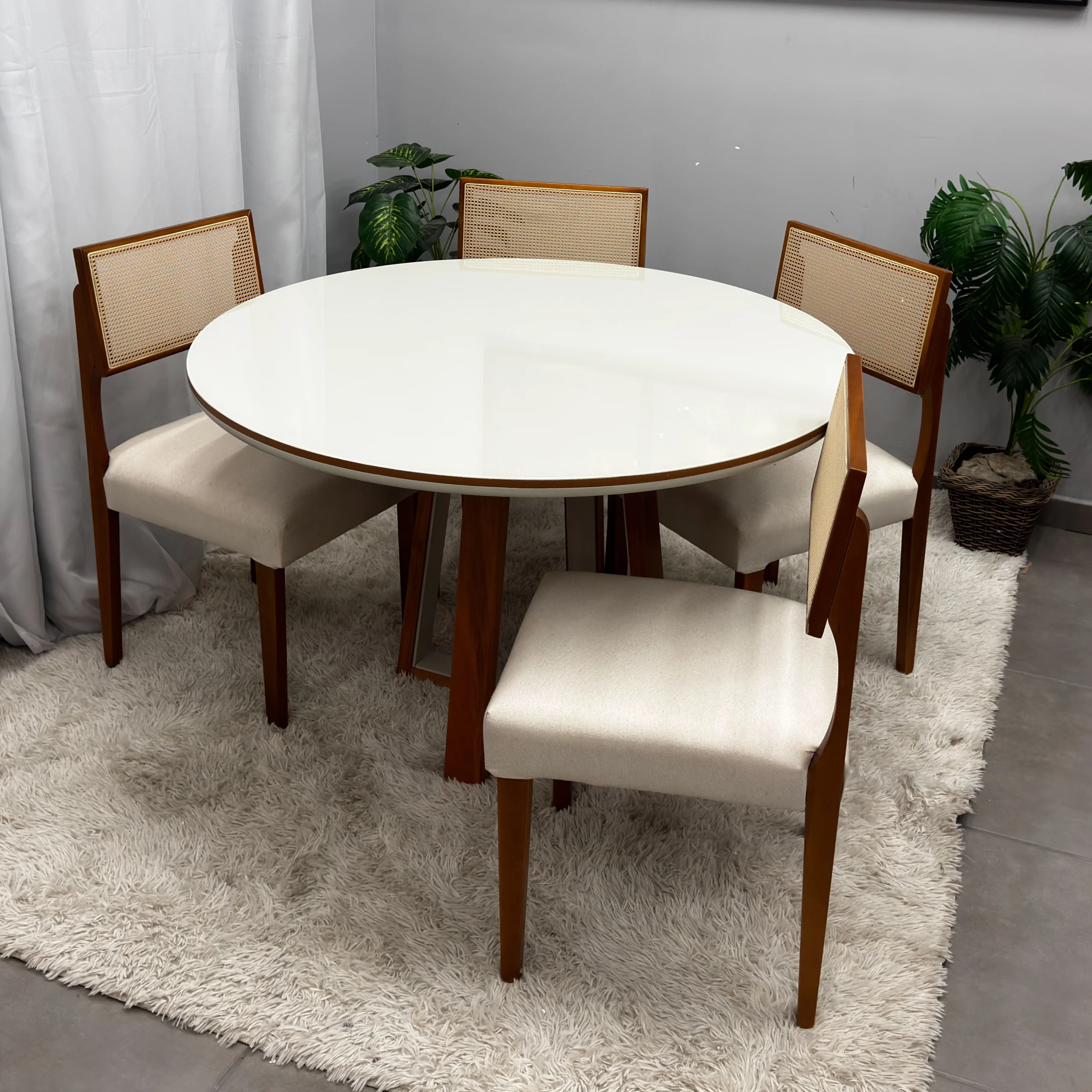 Mesa de Jantar Atlanta 100cm Redonda com Vidro e 4 Cadeiras Grecia em Linho Madeira Minas Plac - Imagem 3