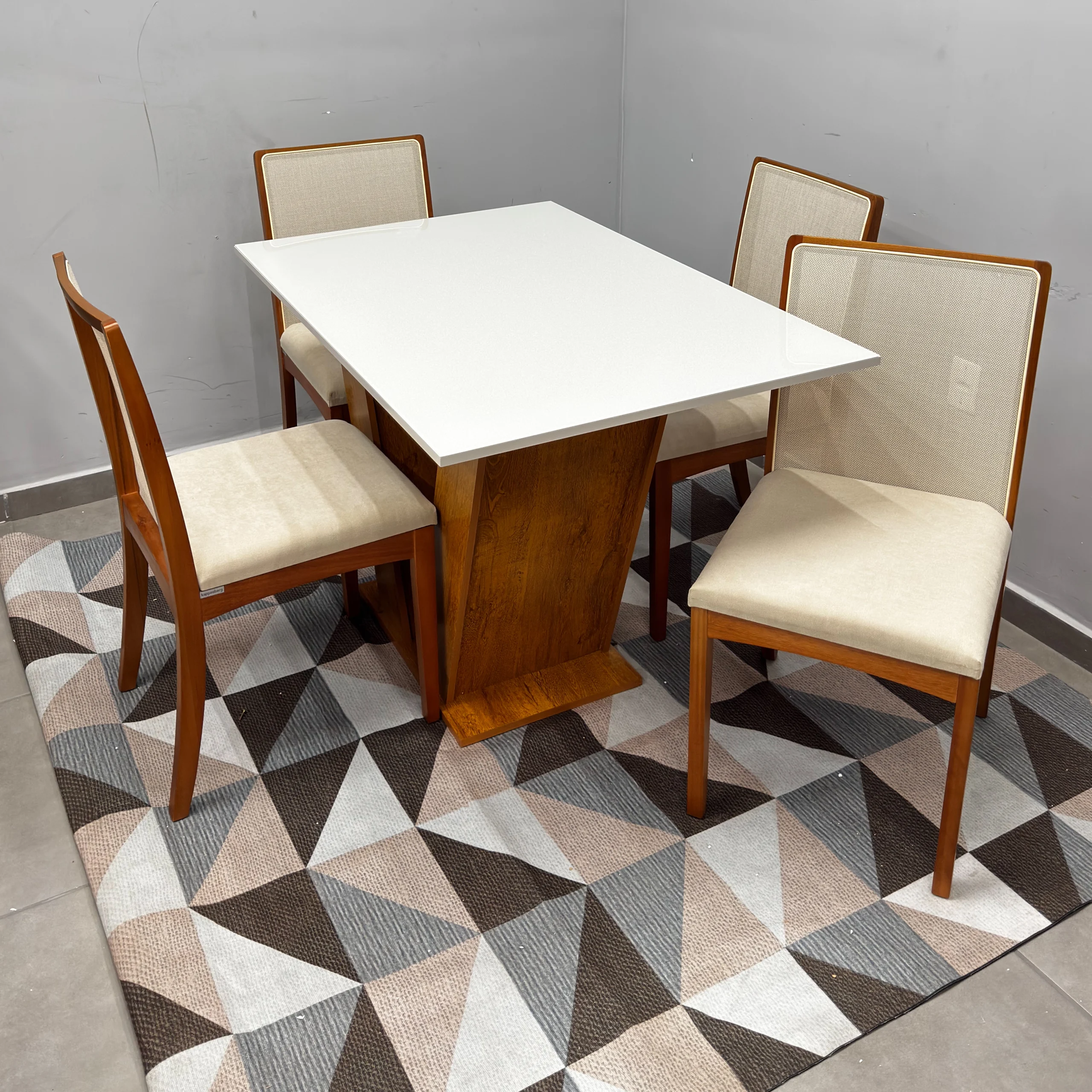 Mesa de Jantar Classic 120x80cm com Vidro e 4 Cadeiras Lara Kappesberg em Linho Madeira Cel Móveis - Imagem 3
