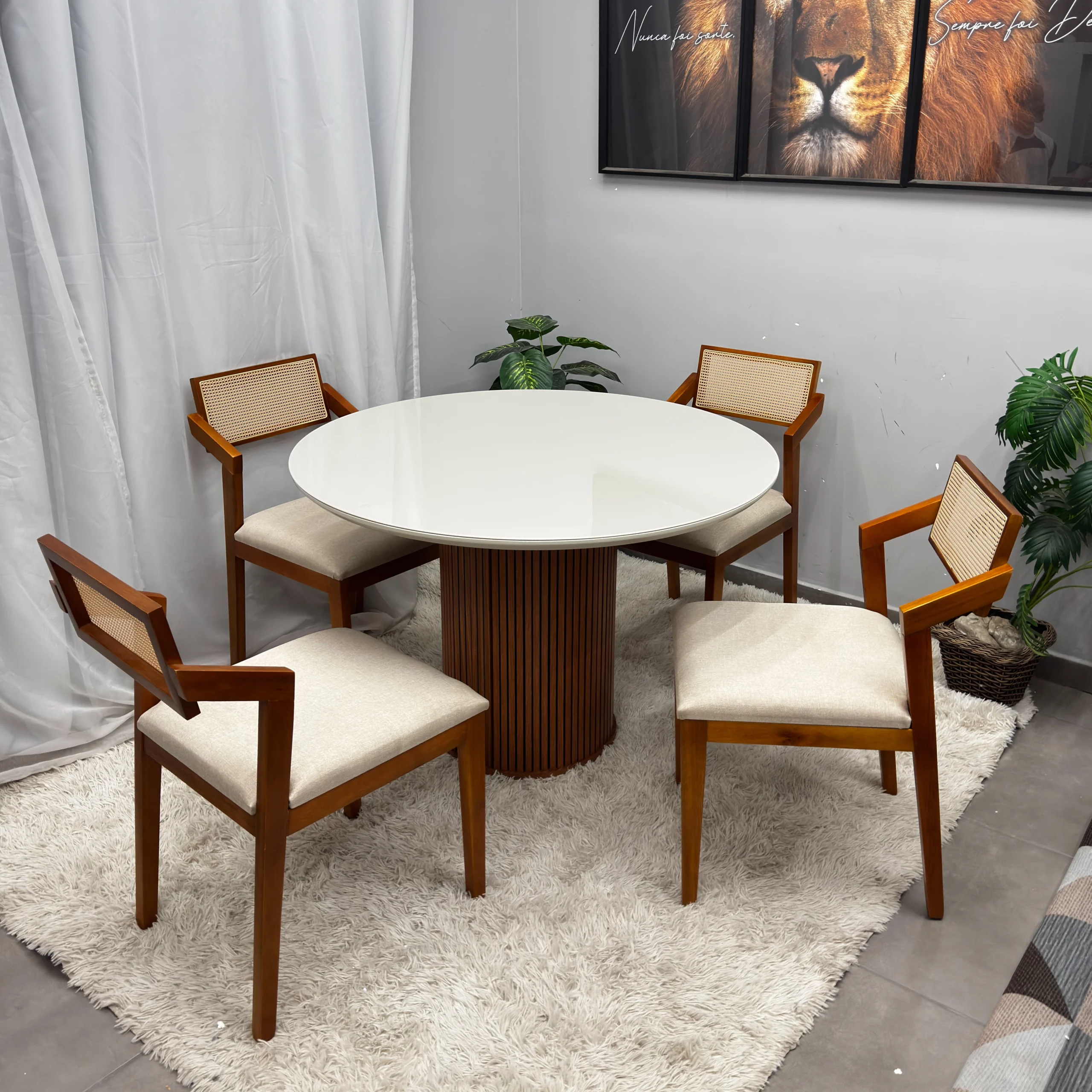 Mesa de Jantar Dara 110cm Redonda com Vidro e 4 Cadeiras Berlim Hr em Linho Madeira Lj Móveis - Imagem 3