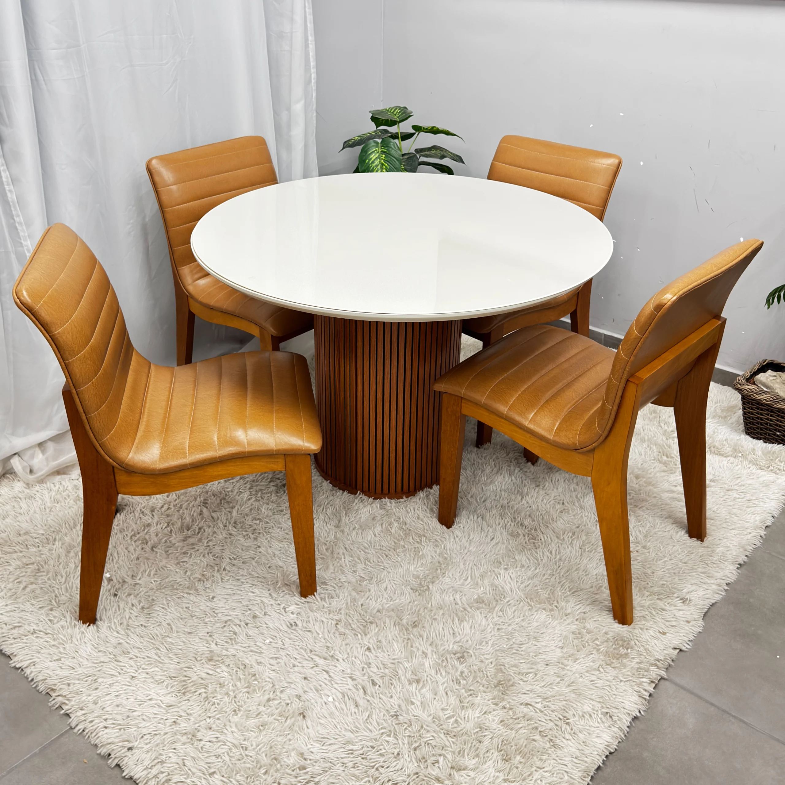 Mesa de Jantar Dara 110cm Redonda com Vidro e 4 Cadeiras Sofia em Corino Estofadas Lj Móveis - Imagem 3