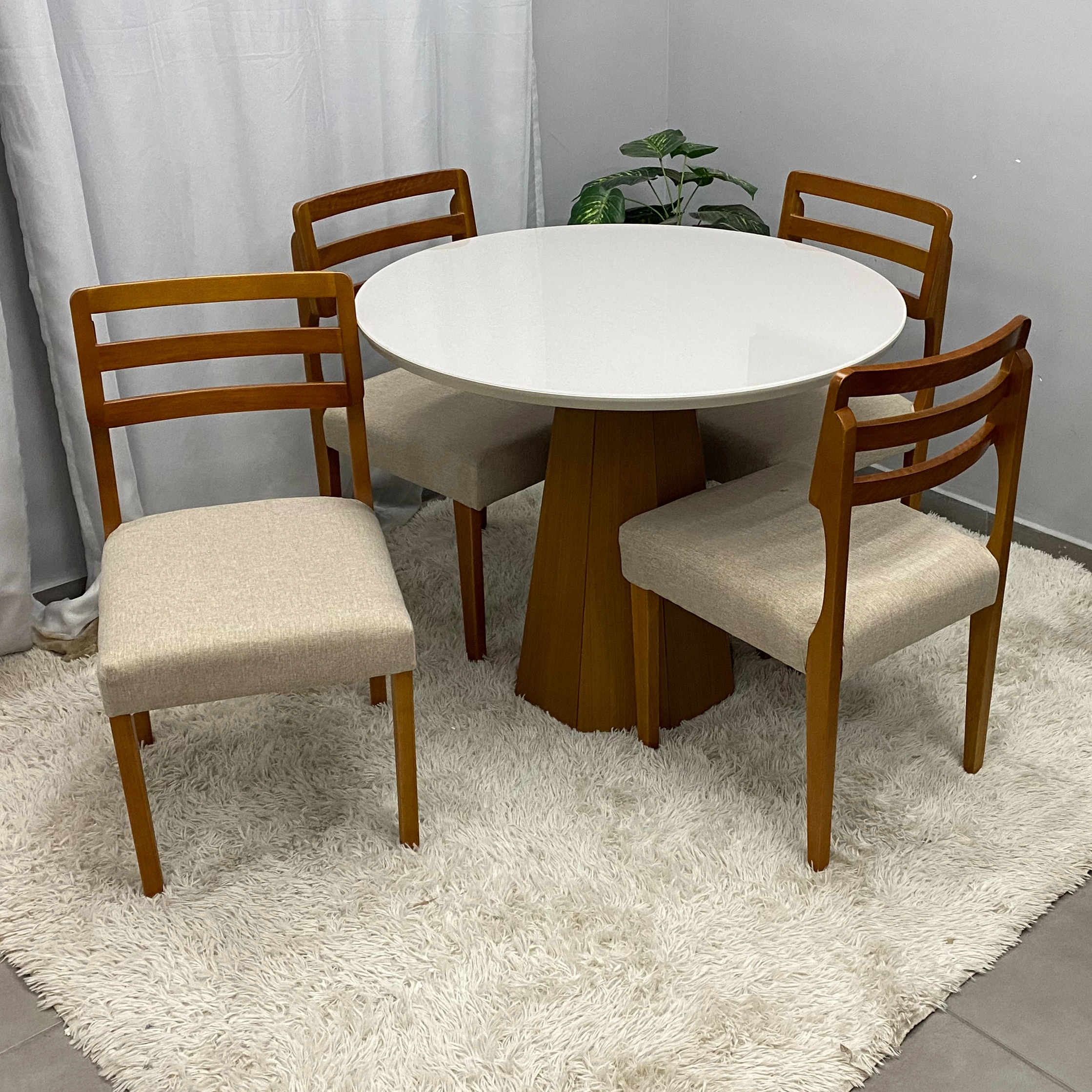Mesa de Jantar Isis com Vidro Redonda 100cm e 4 Cadeiras Turquia em Linho Madeira New Ceval - Imagem 3