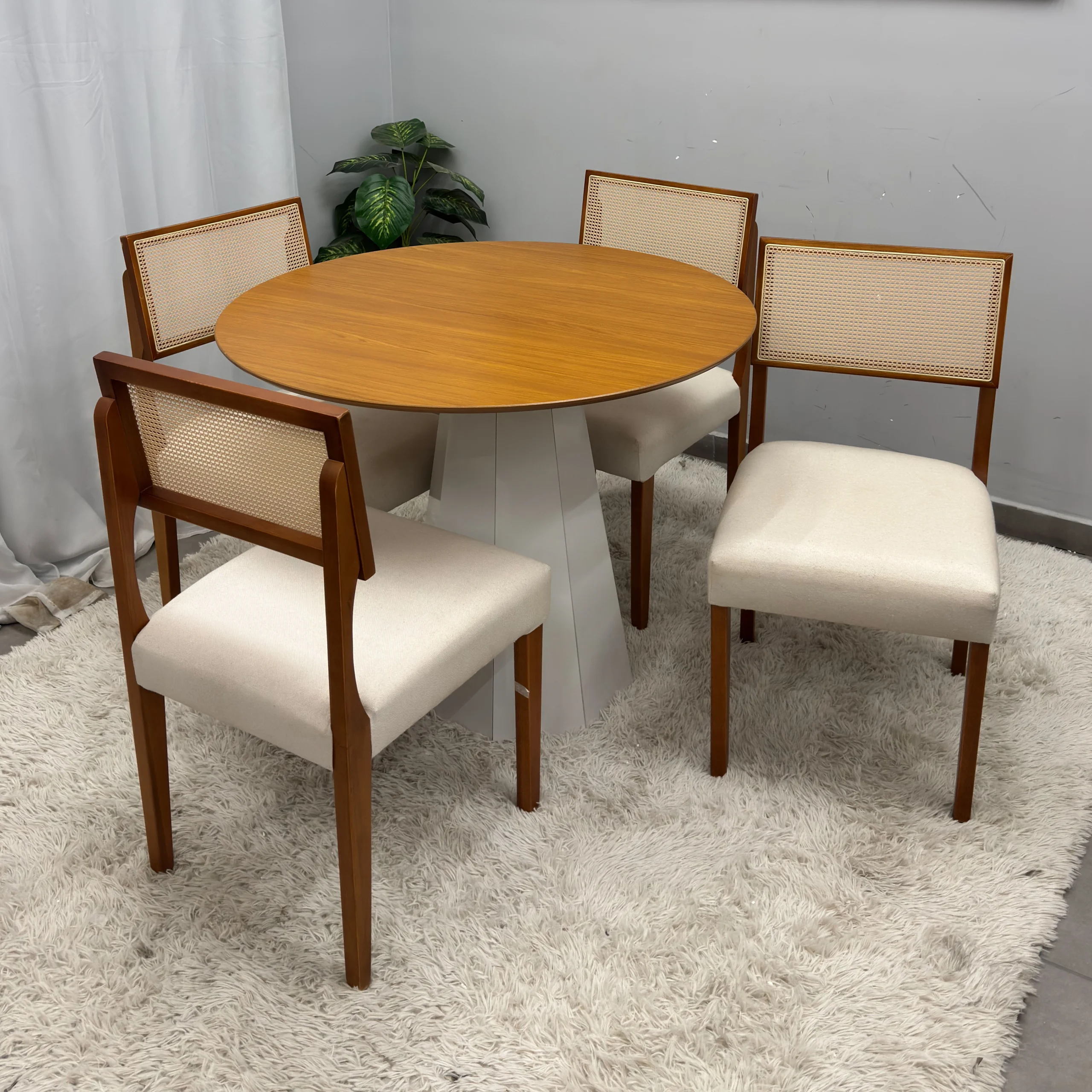 Mesa de Jantar Isis Sem Vidro Redonda 100cm e 4 Cadeiras Grecia em Linho Madeira New Ceval - Imagem 3