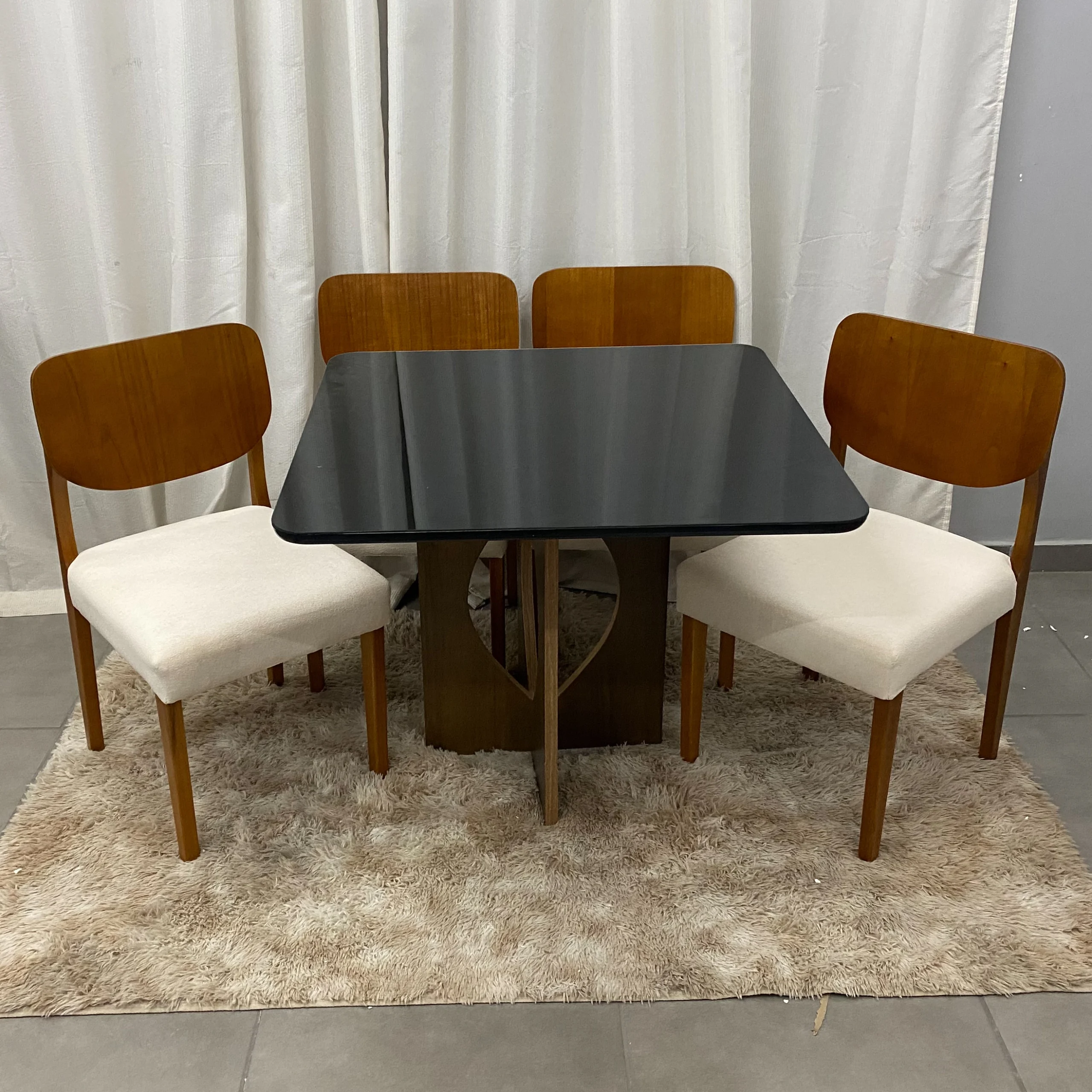Mesa de Jantar Madrid 90x90cm com 4 Cadeiras Barcelona em Linho Madeira Minas Plac - Imagem 3