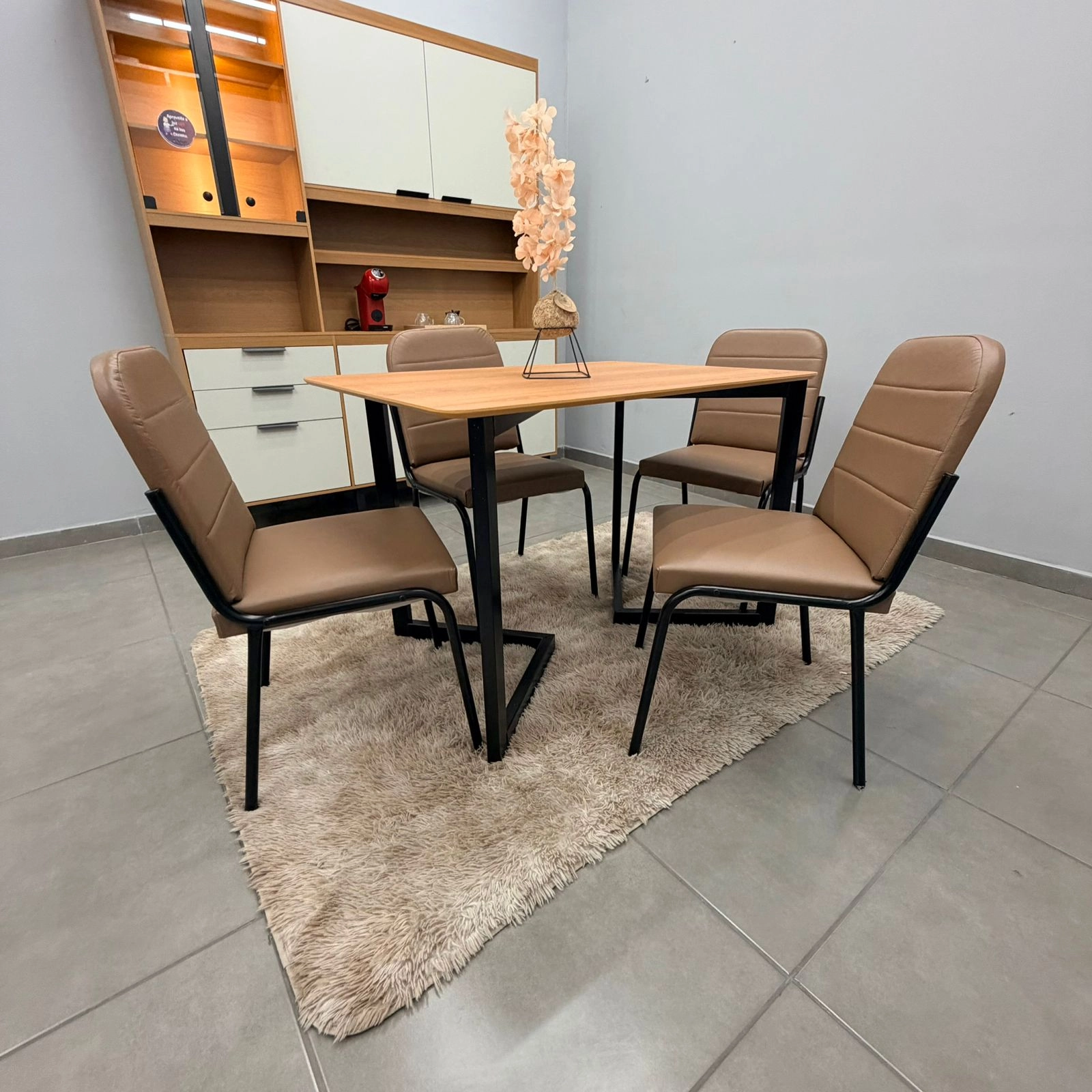 Mesa de Jantar Cronos 110x90cm com 4 Cadeiras Chicago em Courino Aço Tubo Minas - Imagem 6