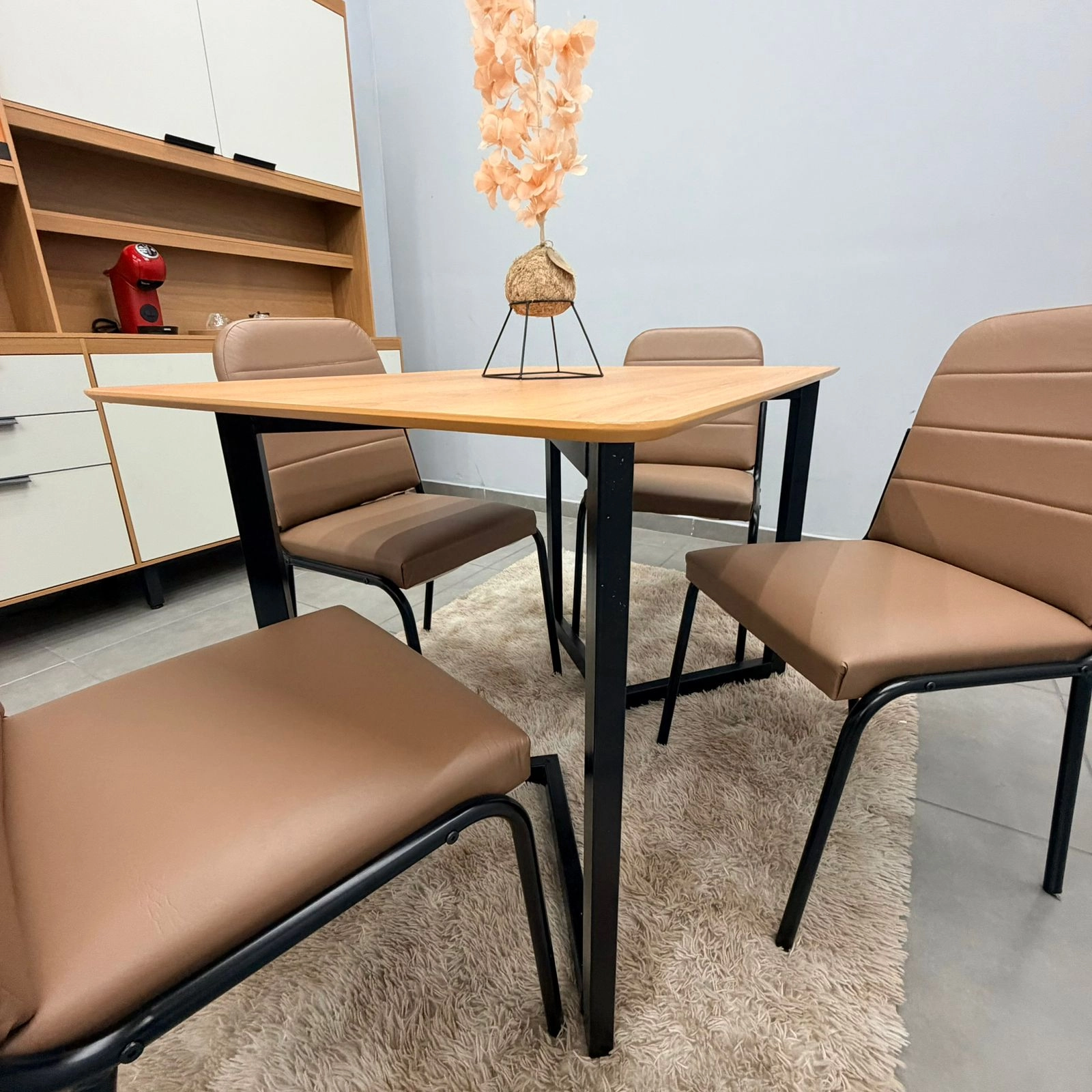 Mesa de Jantar Cronos 110x90cm com 4 Cadeiras Chicago em Courino Aço Tubo Minas - Imagem 7