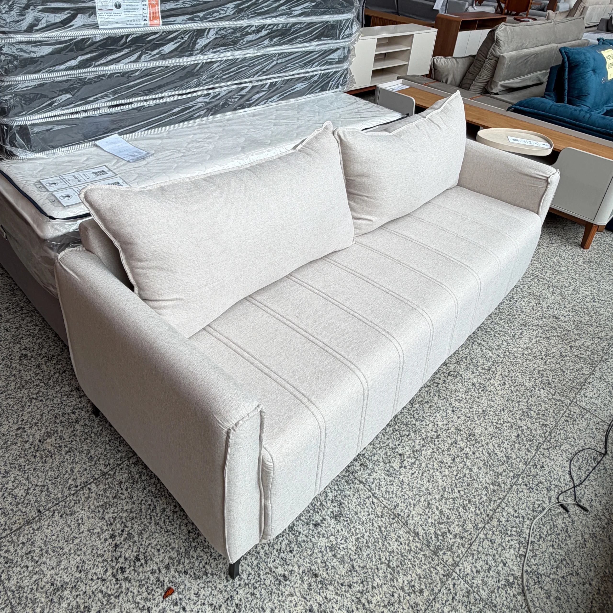 Sofá Living Lion Nero em Linho 3 Lugares com Almofadas Soltas 205cm Viero - Imagem 3